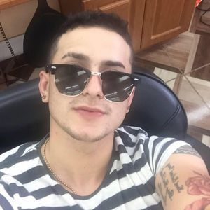 Meet your Posher, Carlos